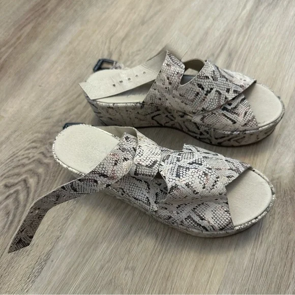 Amuse Society X Matisse Runaway Leather Python Wedge size 7 - Picture 6 of 8